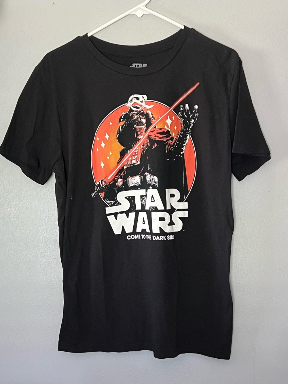 Star Wars Men's Black Graphic Tee - Darth Vader Design